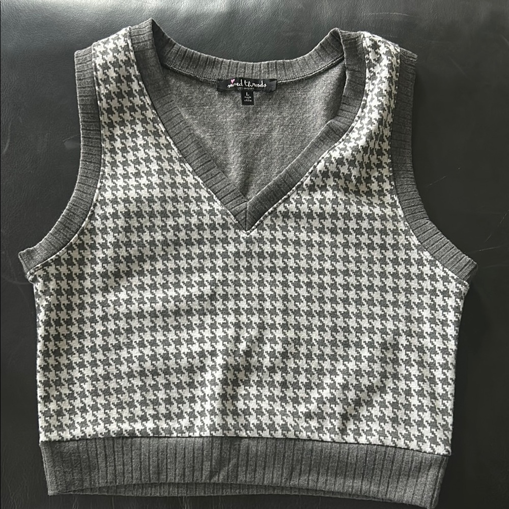 Gray Ribbed Crop Top with Sophisticated Style
